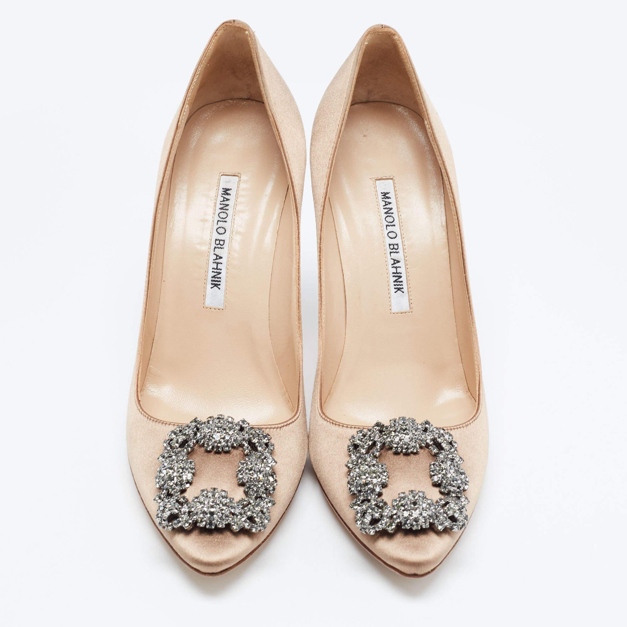 Manolo Blahnik Beige Satin Hangisi Pumps Size 37.5 In Excellent Condition In Dubai, Al Qouz 2