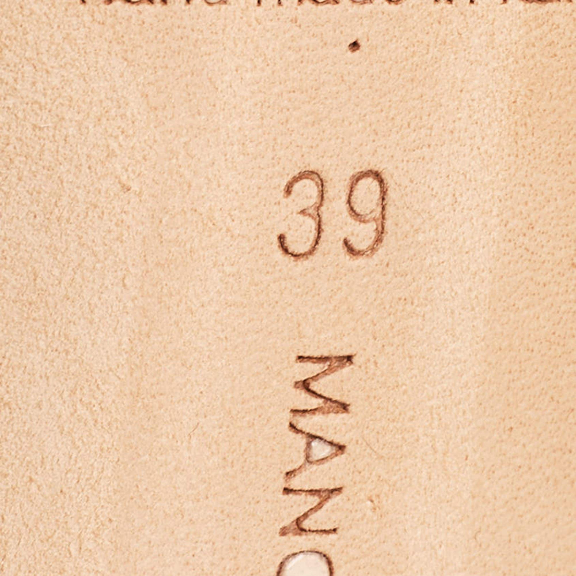 Escarpins Nadira Manolo Blahnik en satin beige, taille 39 2