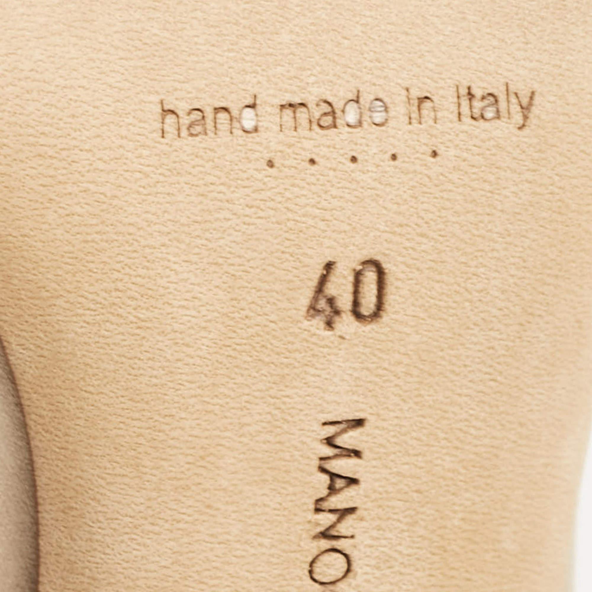 Manolo Blahnik Nadira Beige Satin Nadira Pumps Größe 40 im Angebot 4