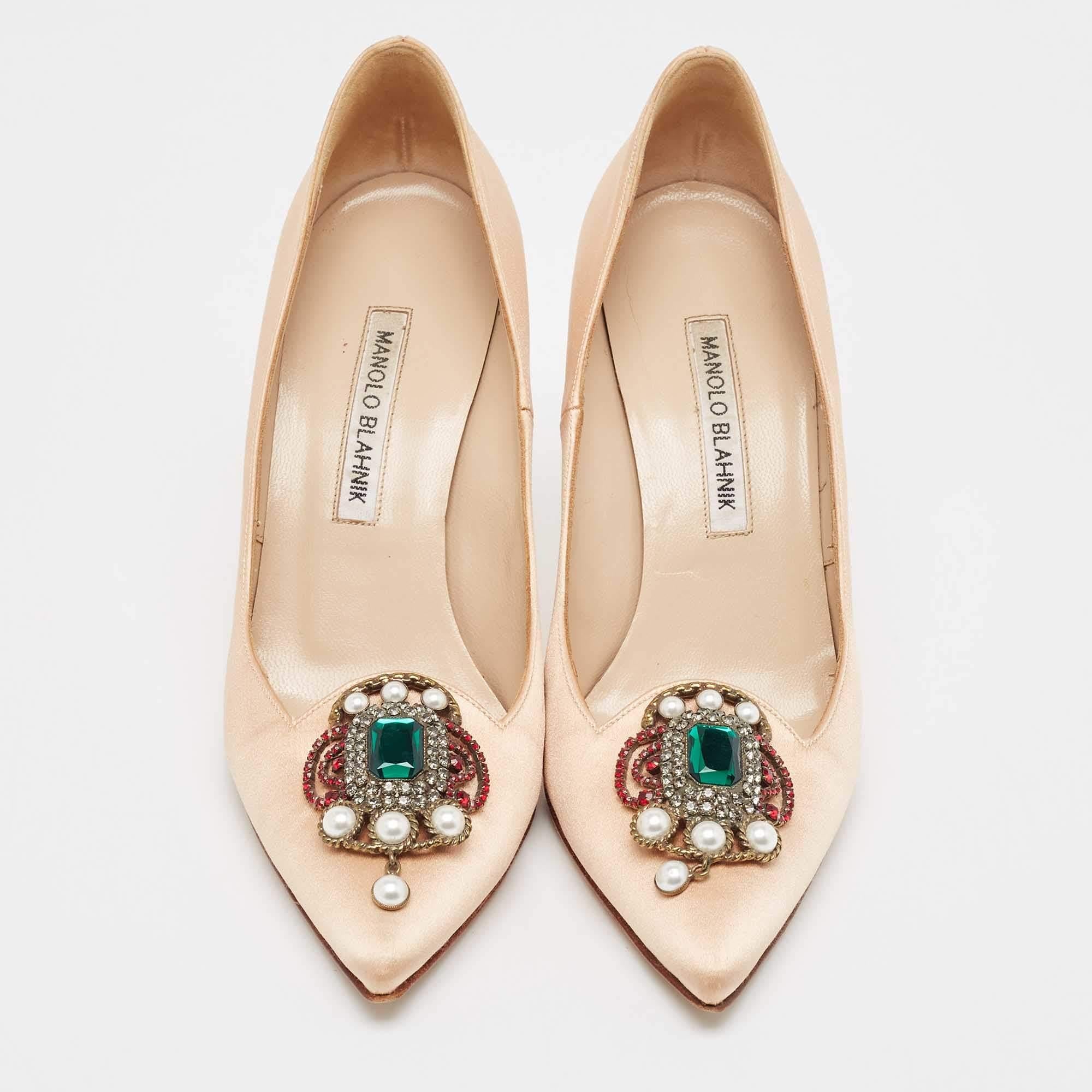 Manolo Blahnik Beige Satin Pearl Embellished Pumps Size 38 In Good Condition In Dubai, Al Qouz 2