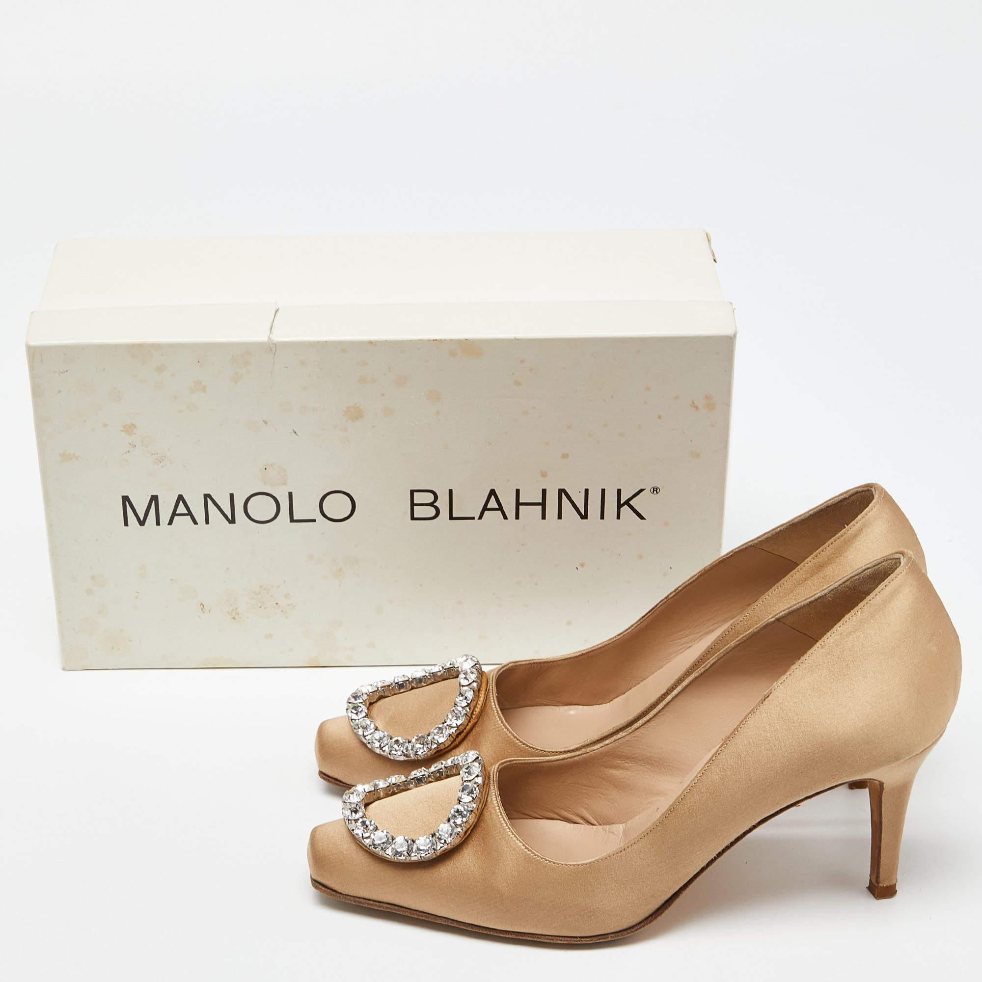 Manolo Blahnik Beige Satin Pumps Size 38.5 For Sale 5