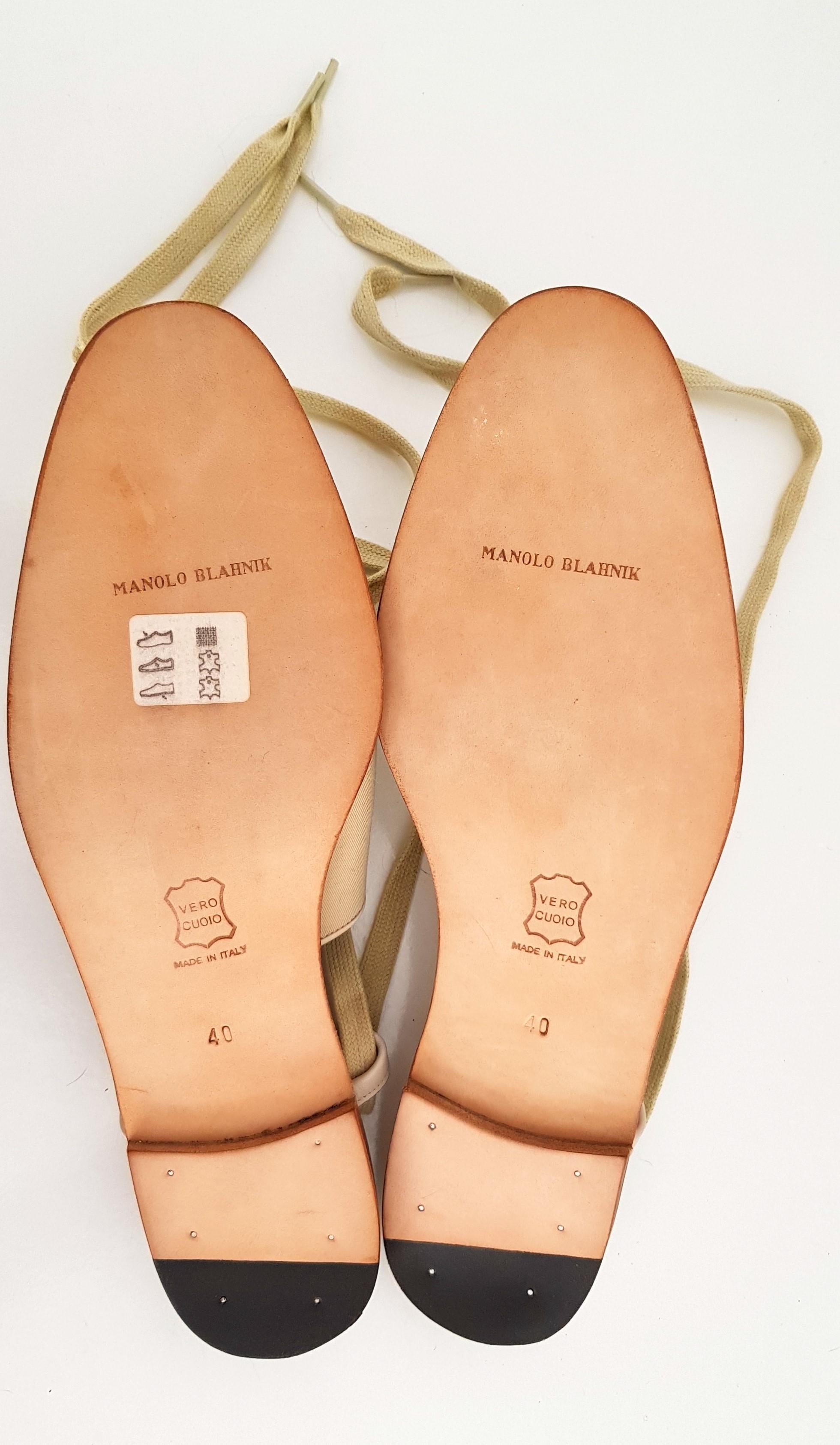 Manolo Blahnik Beige Silk Slippers with Laces. NEW. Size 40 (EU) For Sale 2