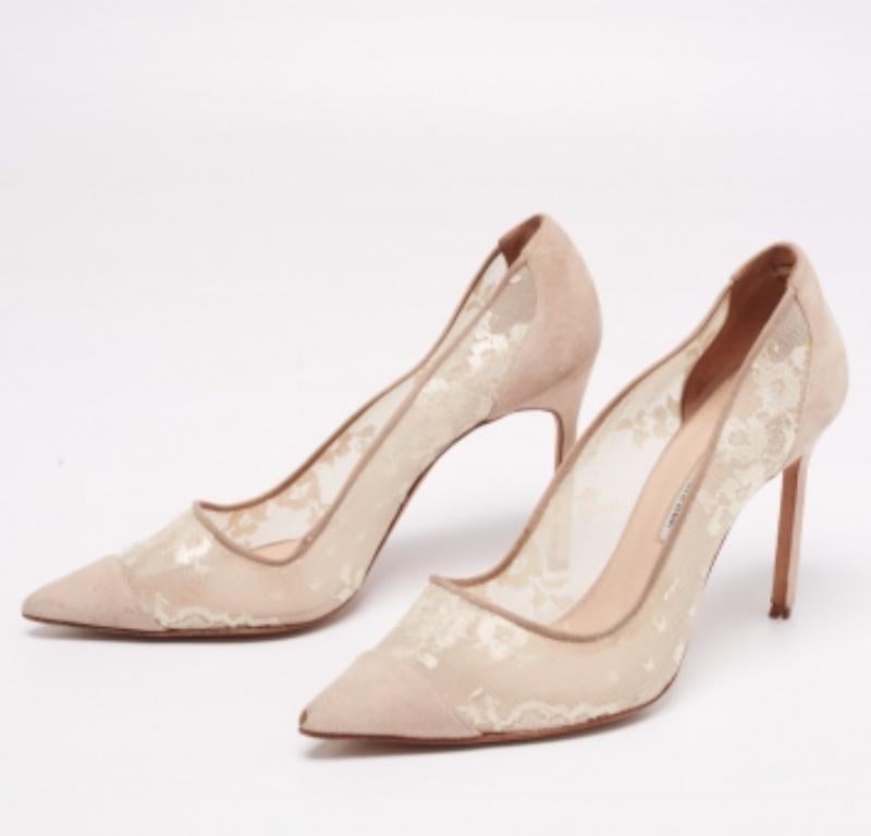 Manolo Blahnik Beige Suede and Lace Pointed-Toe Pumps Size 40 For Sale 1