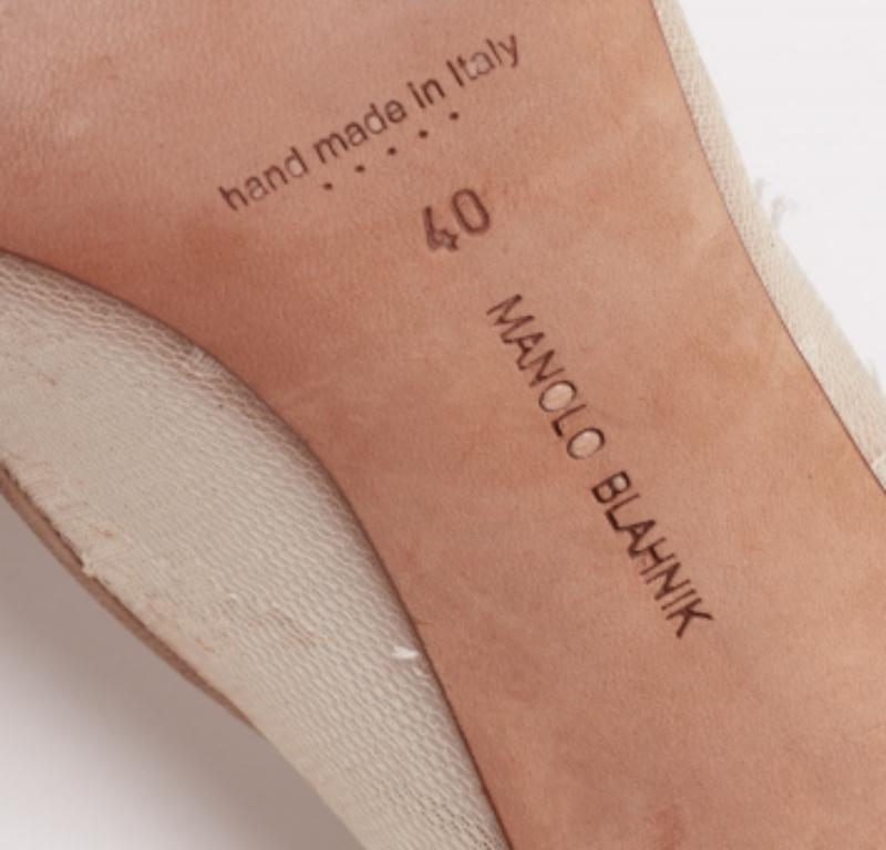 Manolo Blahnik Beige Suede and Lace Pointed-Toe Pumps Size 40 For Sale 3
