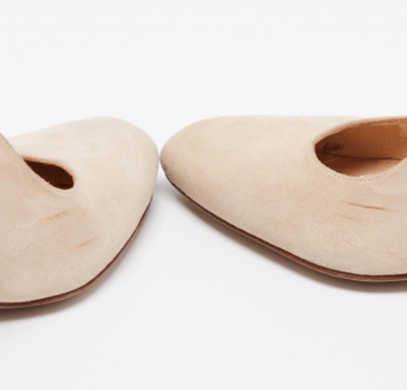 Manolo Blahnik Beige Suede Round Toe Pumps Size 38 For Sale 1