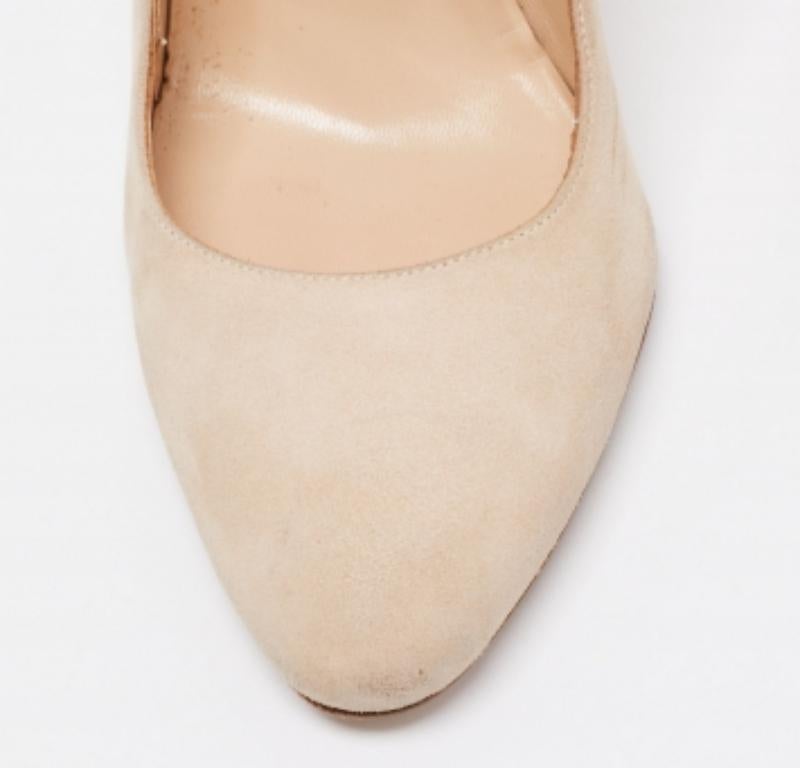 Manolo Blahnik Beige Suede Round Toe Pumps Size 38 For Sale 3