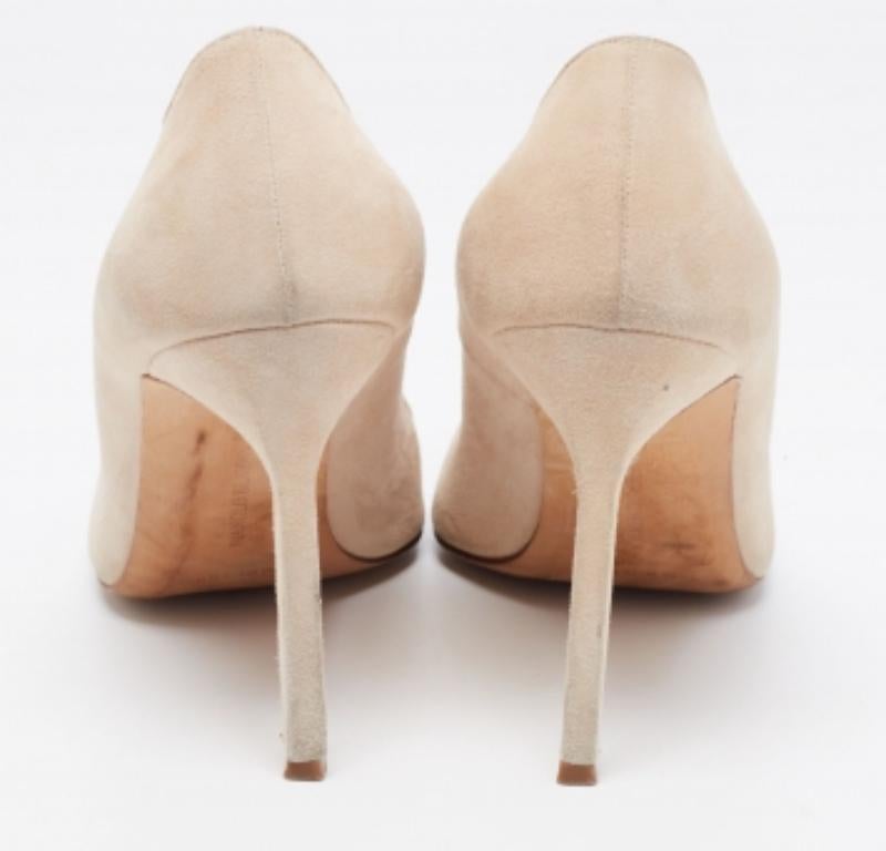 Manolo Blahnik Beige Suede Round Toe Pumps Size 38 For Sale 4