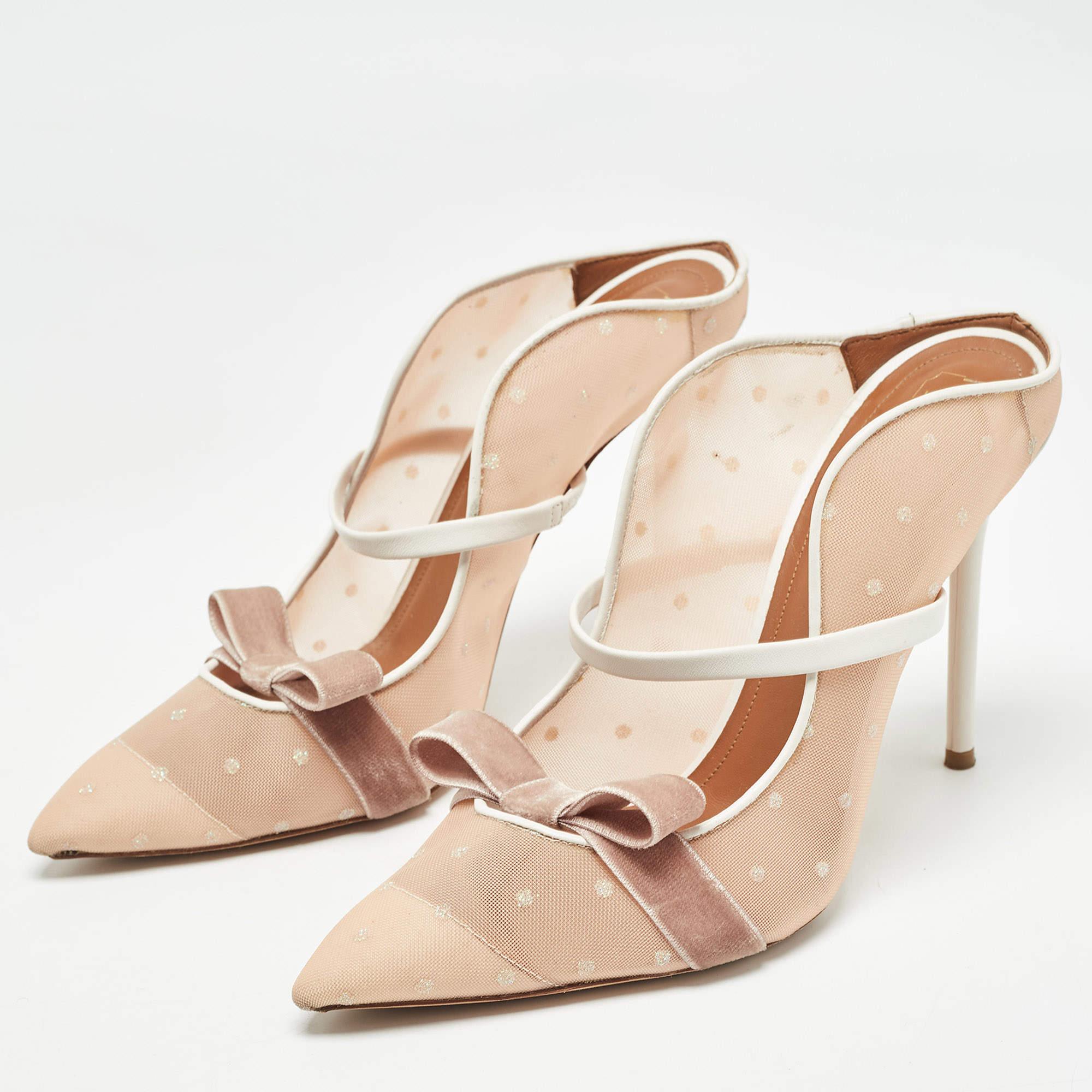 A perfect blend of luxury style and comfort these designer mules are made using quality materials and frame your feet in the most elegant way. They can be paired with a host of outfits from your wardrobe.