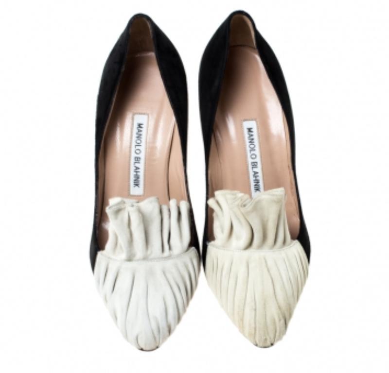 Manolo Blahnik - Escarpins à volants en daim beige et noir Taille 37 en vente 1