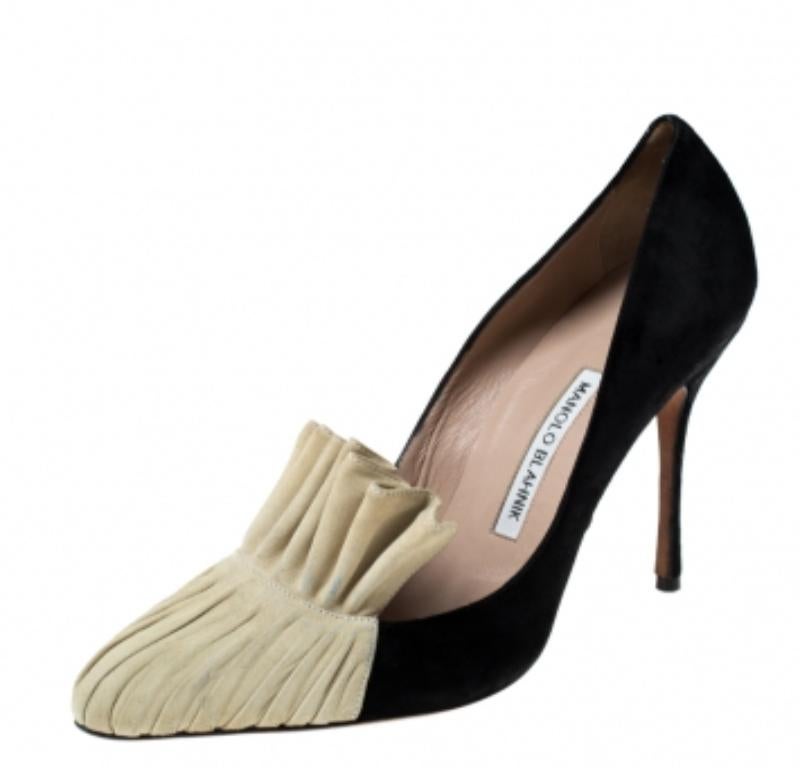 Donna Manolo Blahnik Nero e Beige in pelle scamosciata Arleti Frill Detail Pumps Taglia 39.5 in vendita