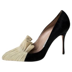 Manolo Blahnik Nero e Beige in pelle scamosciata Arleti Frill Detail Pumps Taglia 39.5