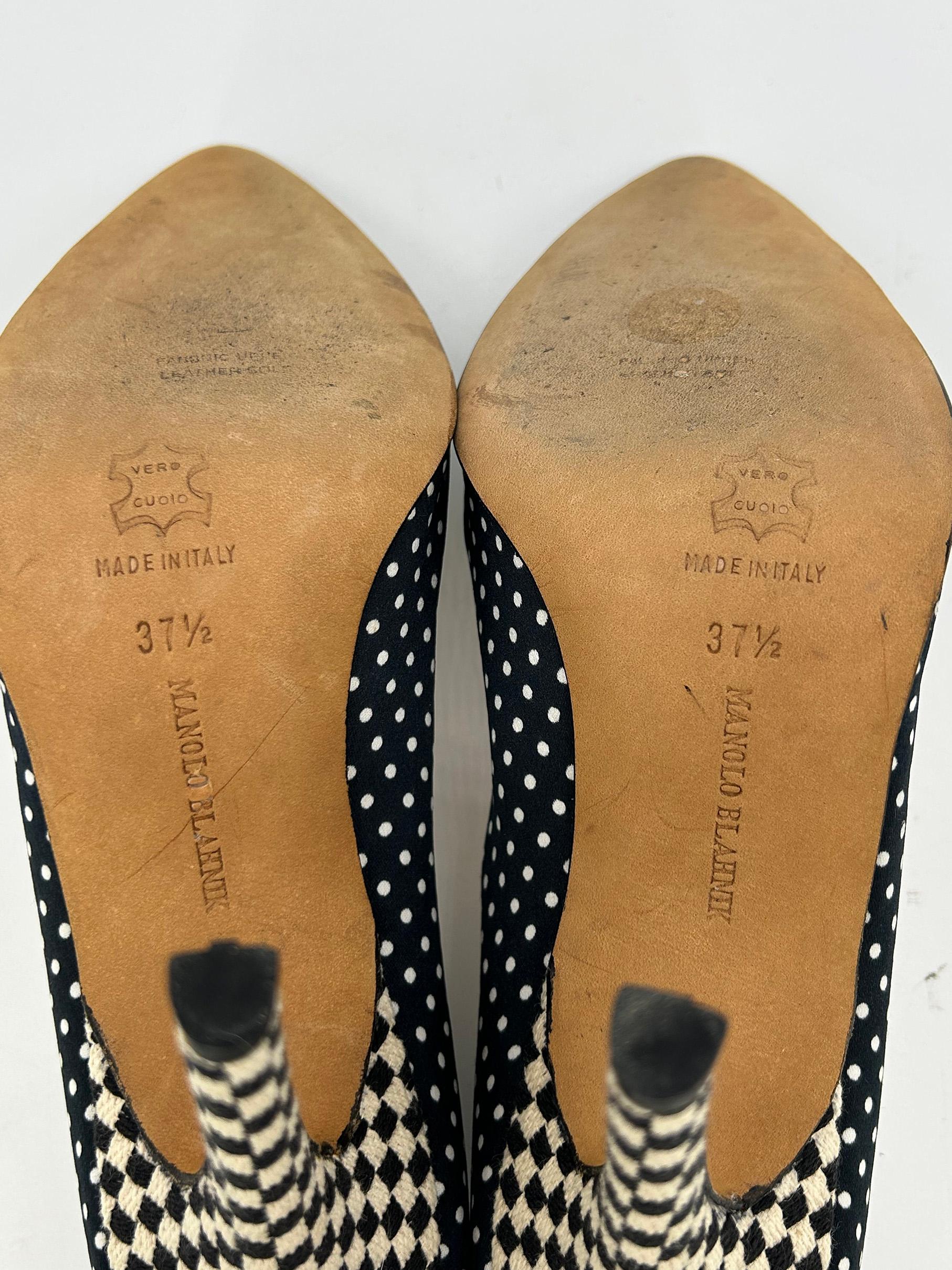 Manolo Blahnik Zapatos de tacón de lunares blancos y negros talla 37.5 en venta 4