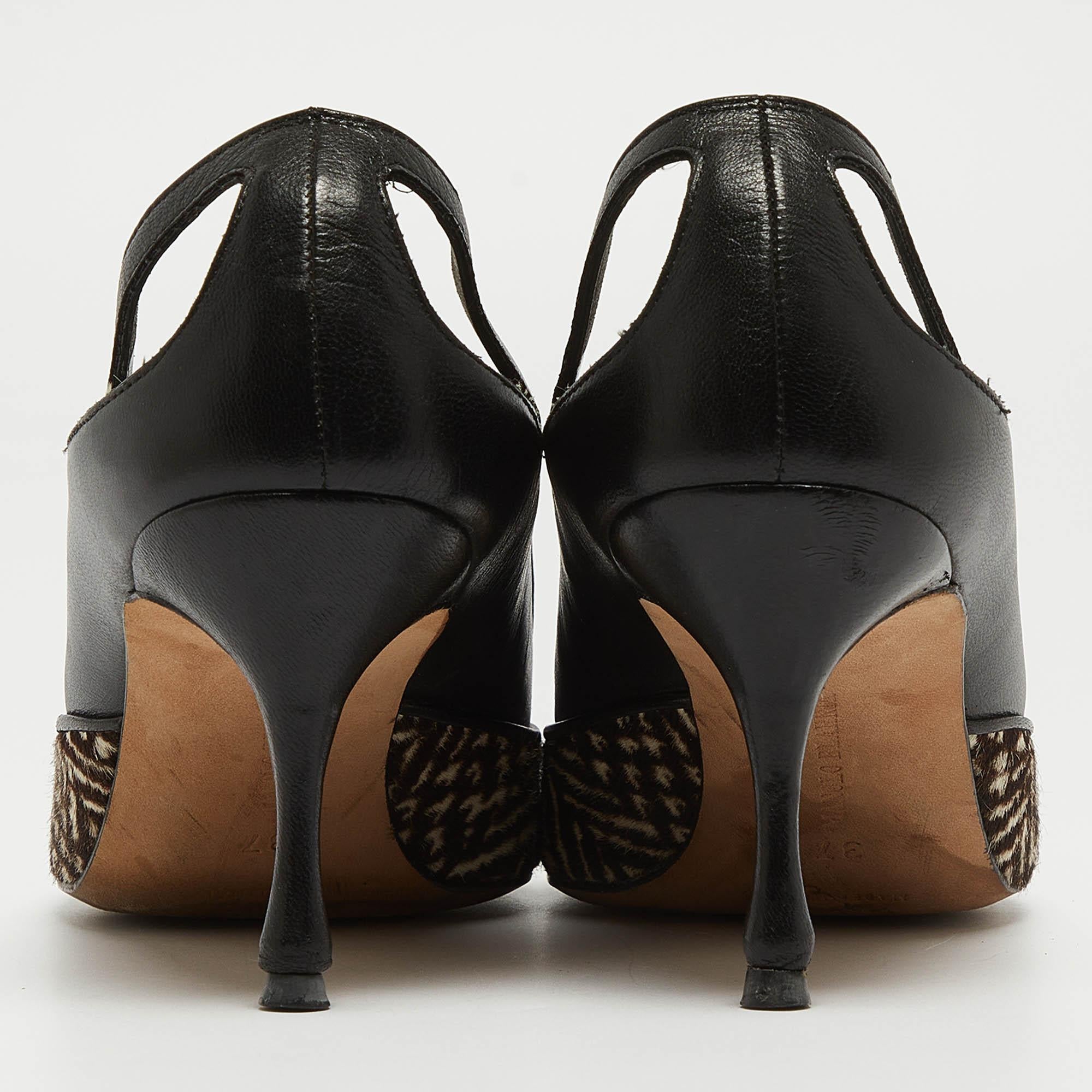 Manolo Blahnik Black/Brown Leather and Calf Hair Almond Toe Pumps Size 37 For Sale 1