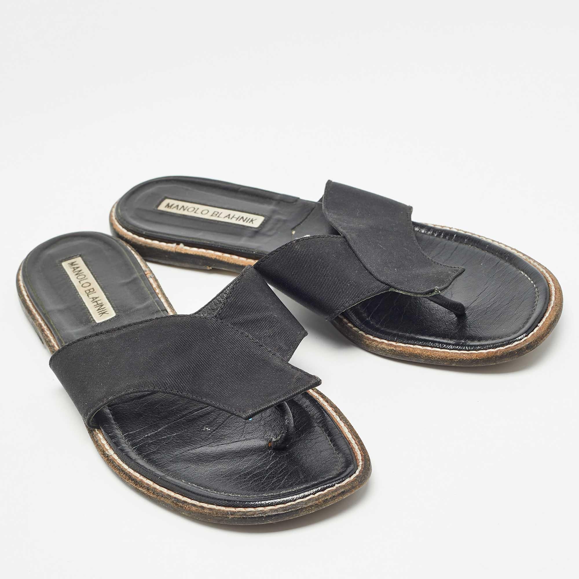 Women's Manolo Blahnik Black Canvas Thong Flat Slides Size 37.5 For Sale