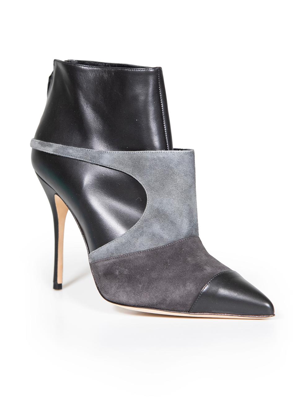 CONDITION is Very good. Hardly any visible wear to boots is evident on this used Manolo Blahnik designer resale item.
 
 Details
 Black
 Leather
 Ankle boots
 Pointed toe
 High heel
 Grey suede cut out panel
 Black leather cap toe
 Back zip closure
