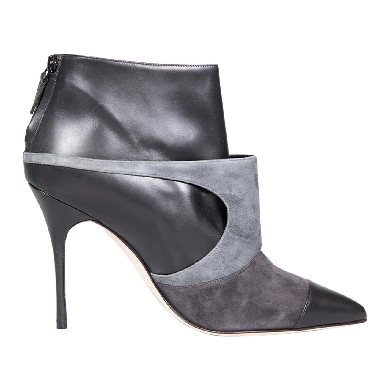 Manolo Blahnik Black Cut-Out Panel Ankle Boots Size IT 41 im Angebot