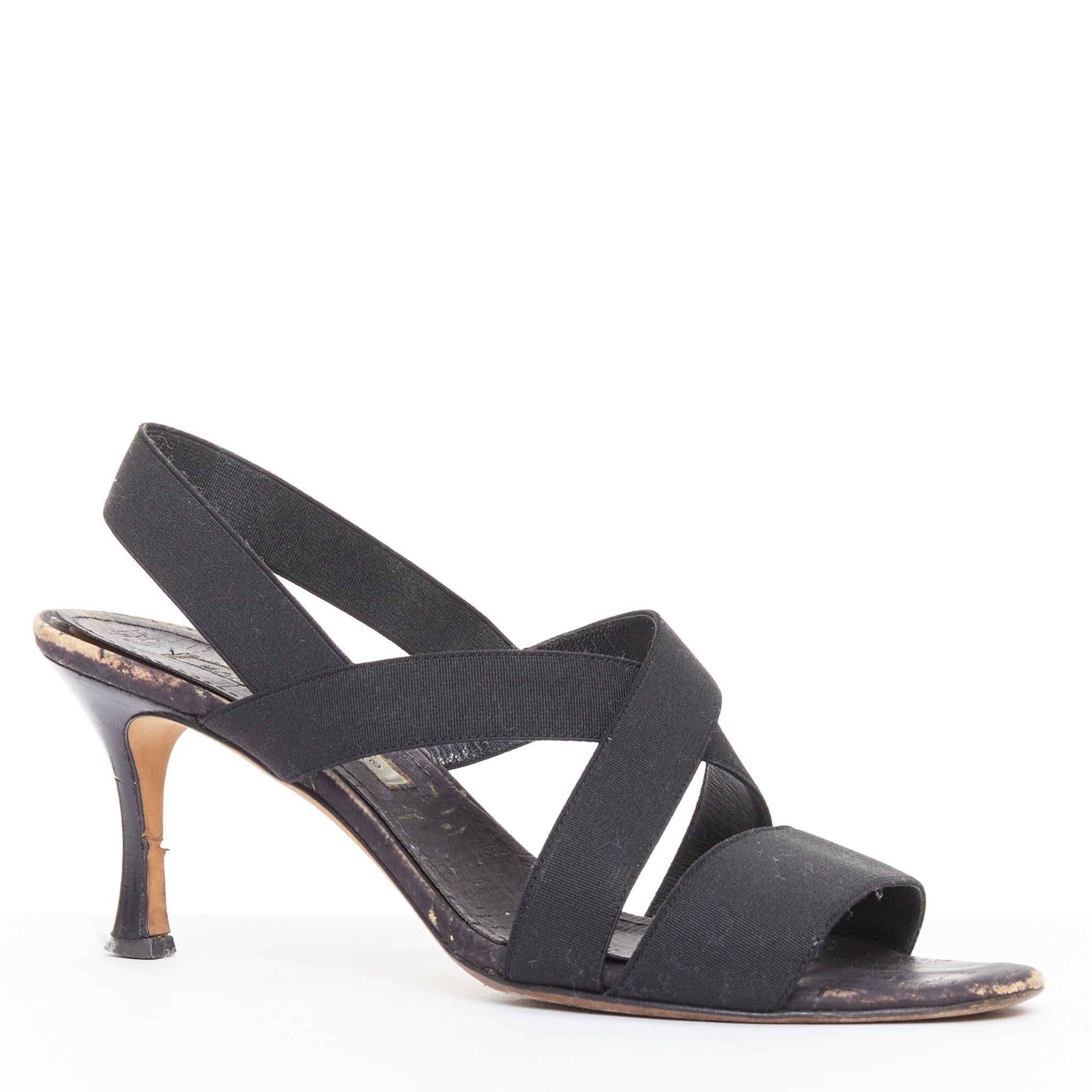 MANOLO BLAHNIK schwarzes elastisches Riemchen Korksohle Spool Mid Sandalen EU37
Referenz: LNKO/A02589
Marke: Manolo Blahnik
MATERIAL: Stoff, Holz
Farbe: Schwarz
Muster: Solide
Verschluss: Gummizug
Innenfutter: Schwarz 
Zusätzliche Details:
