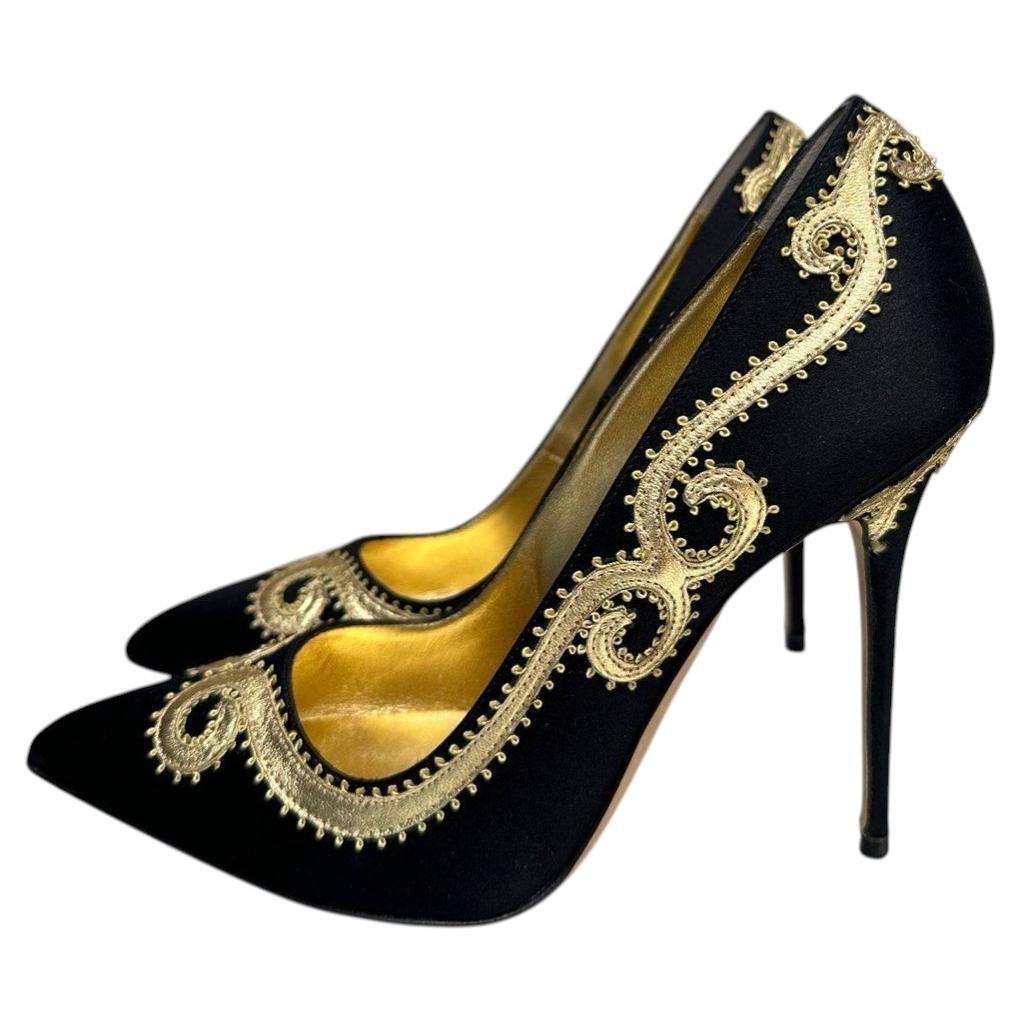 Décolleté in raso con motivo paisley nero e oro di Manolo Blahnik - Taglia 39