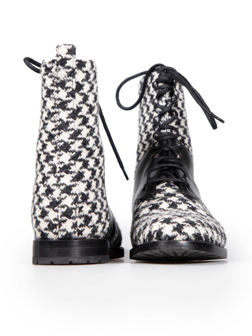 Manolo Blahnik Black Houndstooth Ywov Ankle Boots Size IT 40 In Good Condition For Sale In London, GB