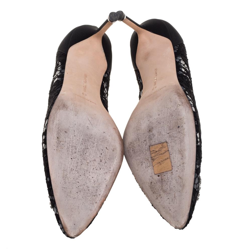 Manolo Blahnik Black Lace And Fabric Hangisi Crystal Embellished Pumps Size 42 In Good Condition In Dubai, Al Qouz 2
