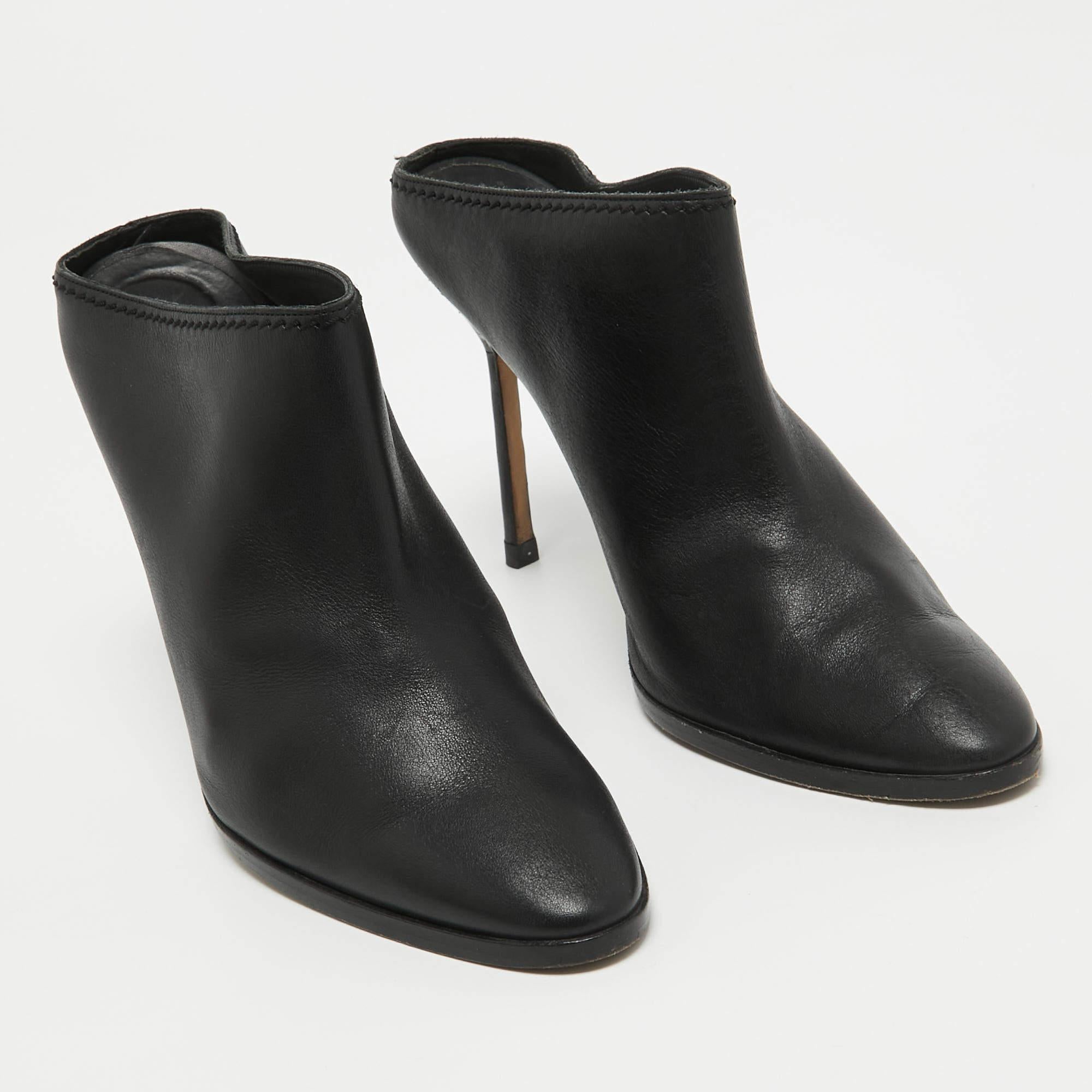 Women's Manolo Blahnik Black Leather Mules Size 37.5