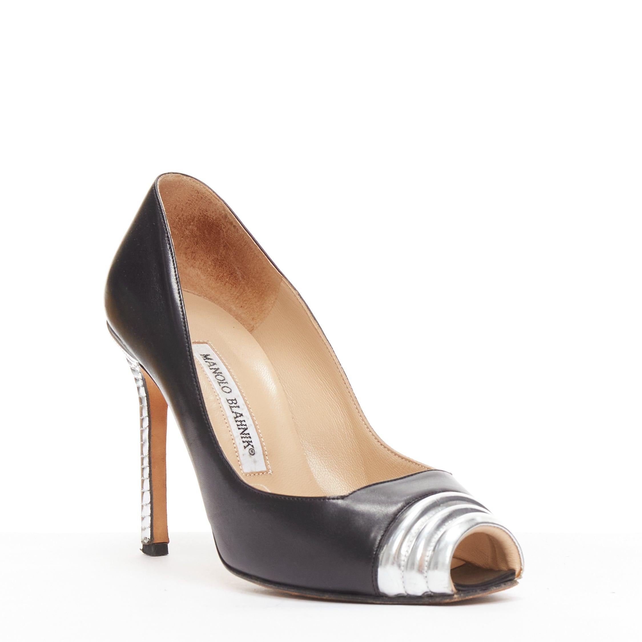 MANOLO BLAHNIK black leather silver quilted blunt peep toe pumps EU37
Reference: LNKO/A02290
Brand: Manolo Blahnik
Material: Leather
Color: Black, Silver
Pattern: Solid
Closure: Slip On
Lining: Nude Leather
Extra Details: Silver quilted heels.
Made