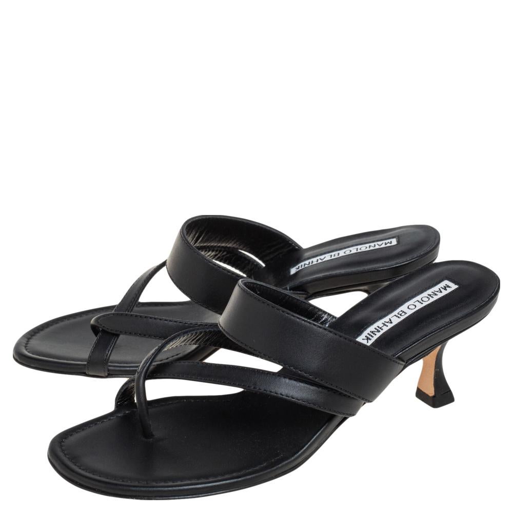 Manolo Blahnik Black Leather Susa Slide Sandals Size 34 In New Condition In Dubai, Al Qouz 2