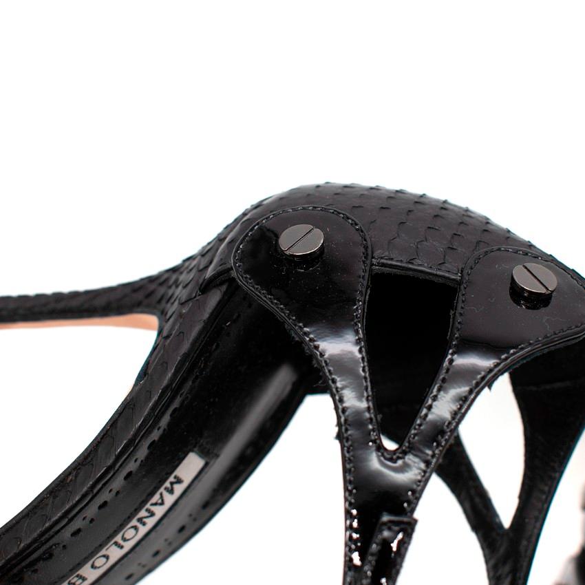 Manolo Blahnik Black Matte Elaphe and Patent Leather Strap Heeled Pump For Sale 2