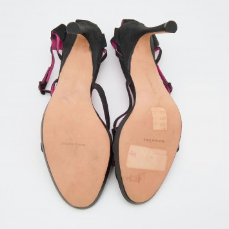 Upgrade your look by adding these designer sandals to your lovely wardrobe. They are crafted skilfully to grant the perfect fit and style.