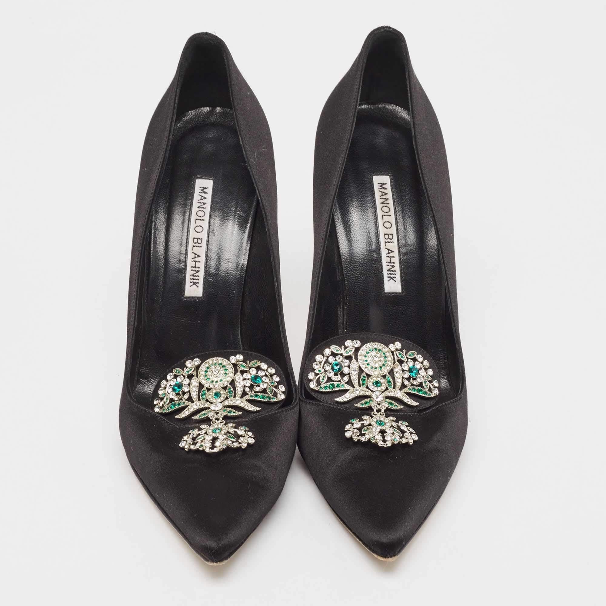 Manolo Blahnik Black Satin Crystal Embellished Pumps Size 39 In Good Condition In Dubai, Al Qouz 2