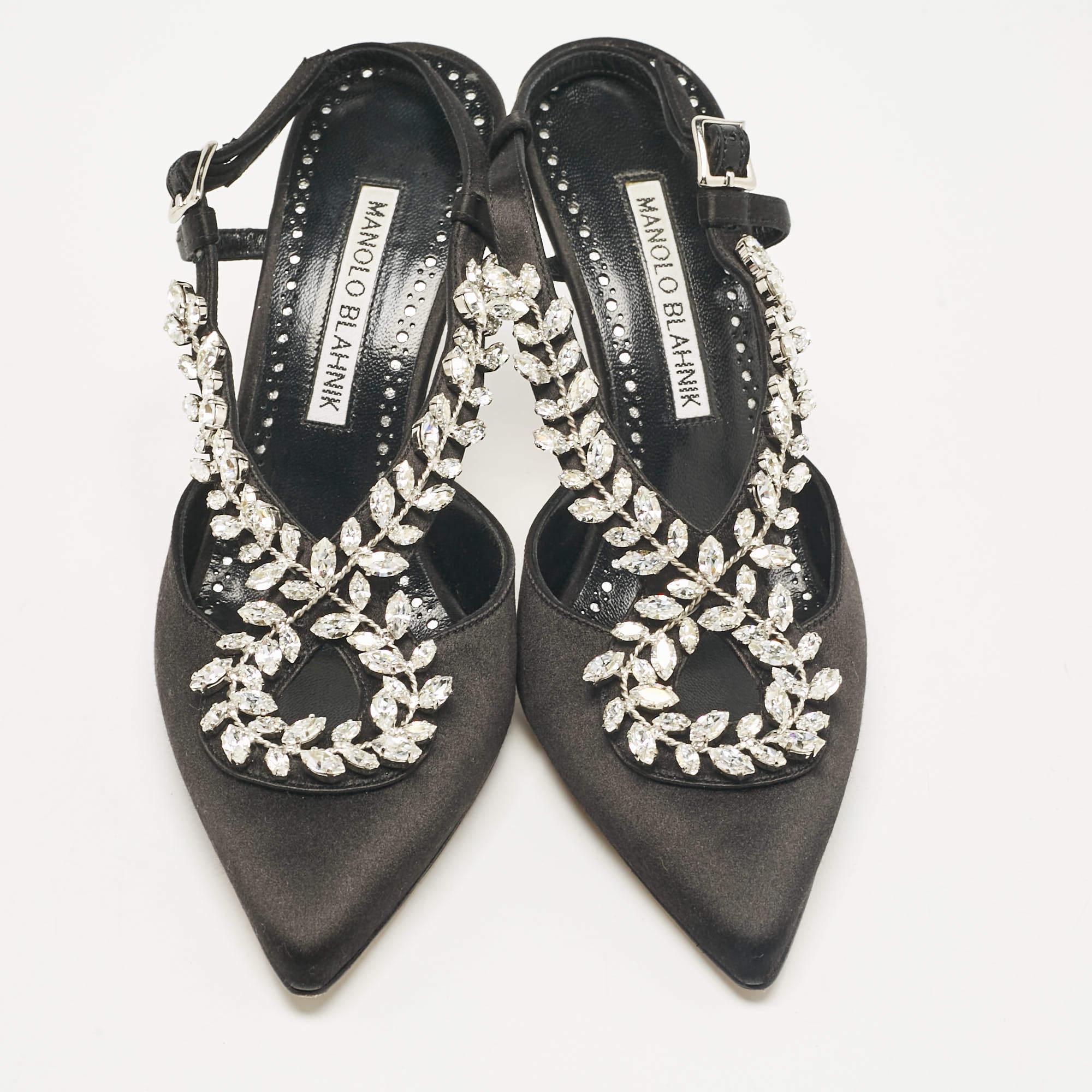 Manolo Blahnik Black Satin Crystal Embellished Slingback Pumps Size 35.5 In Good Condition For Sale In Dubai, Al Qouz 2