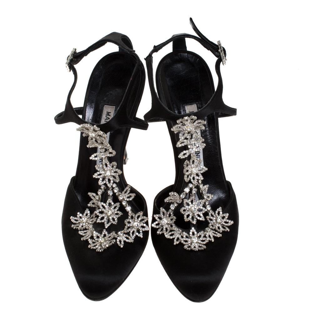 Manolo Blahnik Black Satin Crystal Flower Embellished T- Strap Sandals Size 38 In Fair Condition In Dubai, Al Qouz 2