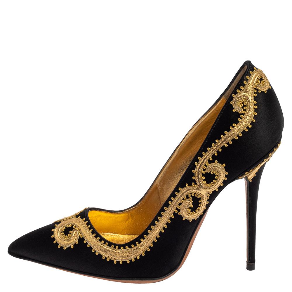 Exquisite and ethereal, these Manolo Blahnik pumps are all you need to make heads turn and win admiring glances! The black pumps have been crafted from plush satin and styled with pointed toes and intricate embroidery on the exterior. They are