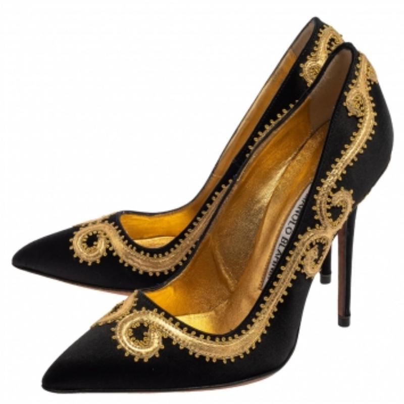 Manolo Blahnik Black Satin Embroidered Pointed Toe Pumps Size 34.5 For Sale 2