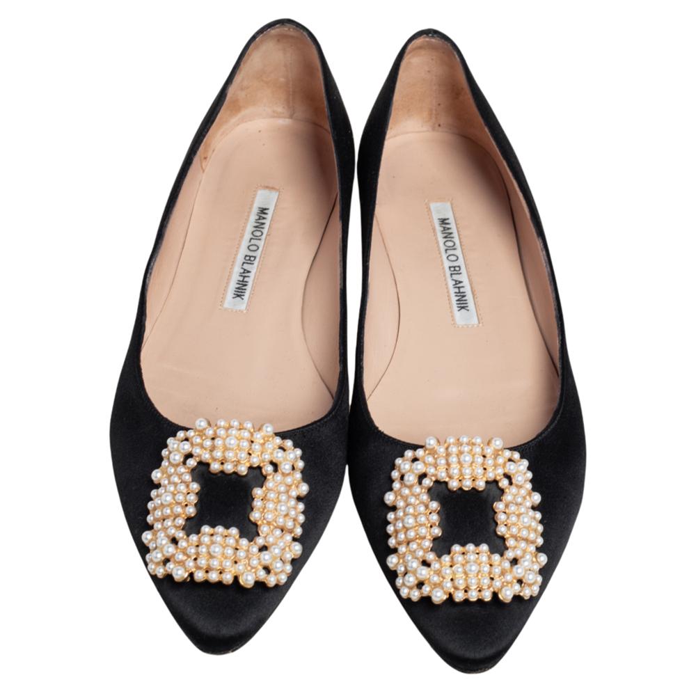 A design that redefines the comfort and stunning style together, these Manolo Blahnik Hangisi ballet flats are truly attractive. These have been crafted from black satin and feature a gorgeous pearl-studded buckle detailing at the pointed