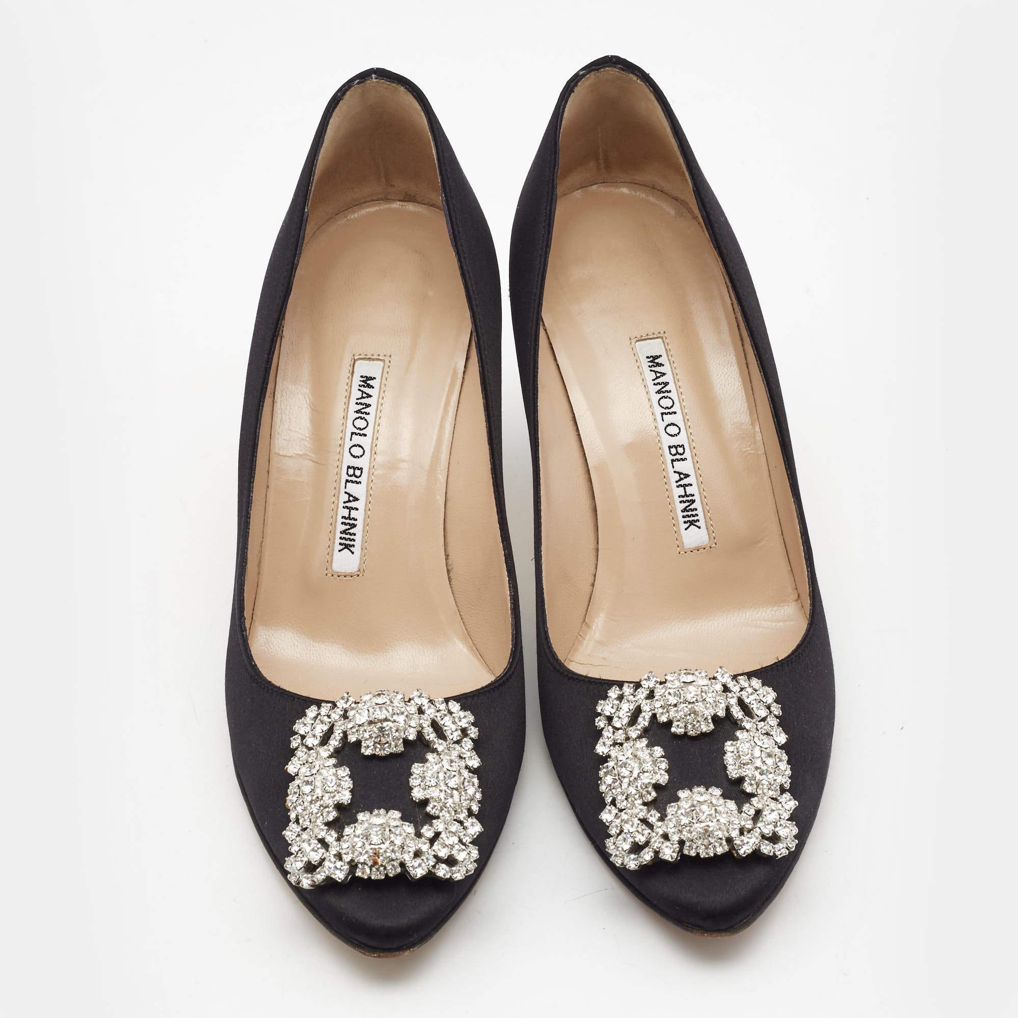 Perfectly sewn and finished to ensure an elegant look and fit, these Manolo Blahnik shoes are a purchase you'll love flaunting. They look great on the feet.

Includes: Original Dustbag

