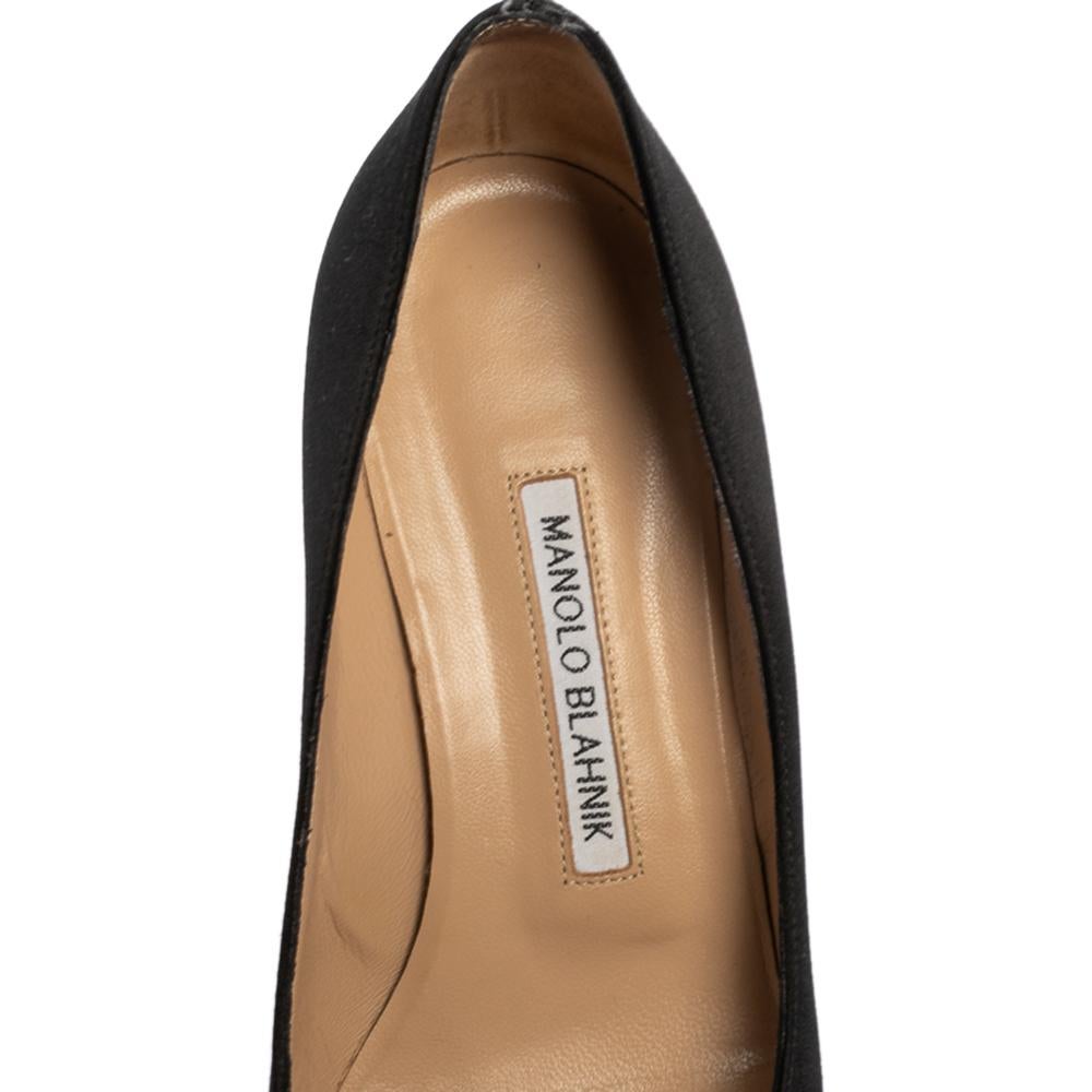 Manolo Blahnik Black Satin Hangisi Pumps Size 37.5 In Good Condition In Dubai, Al Qouz 2