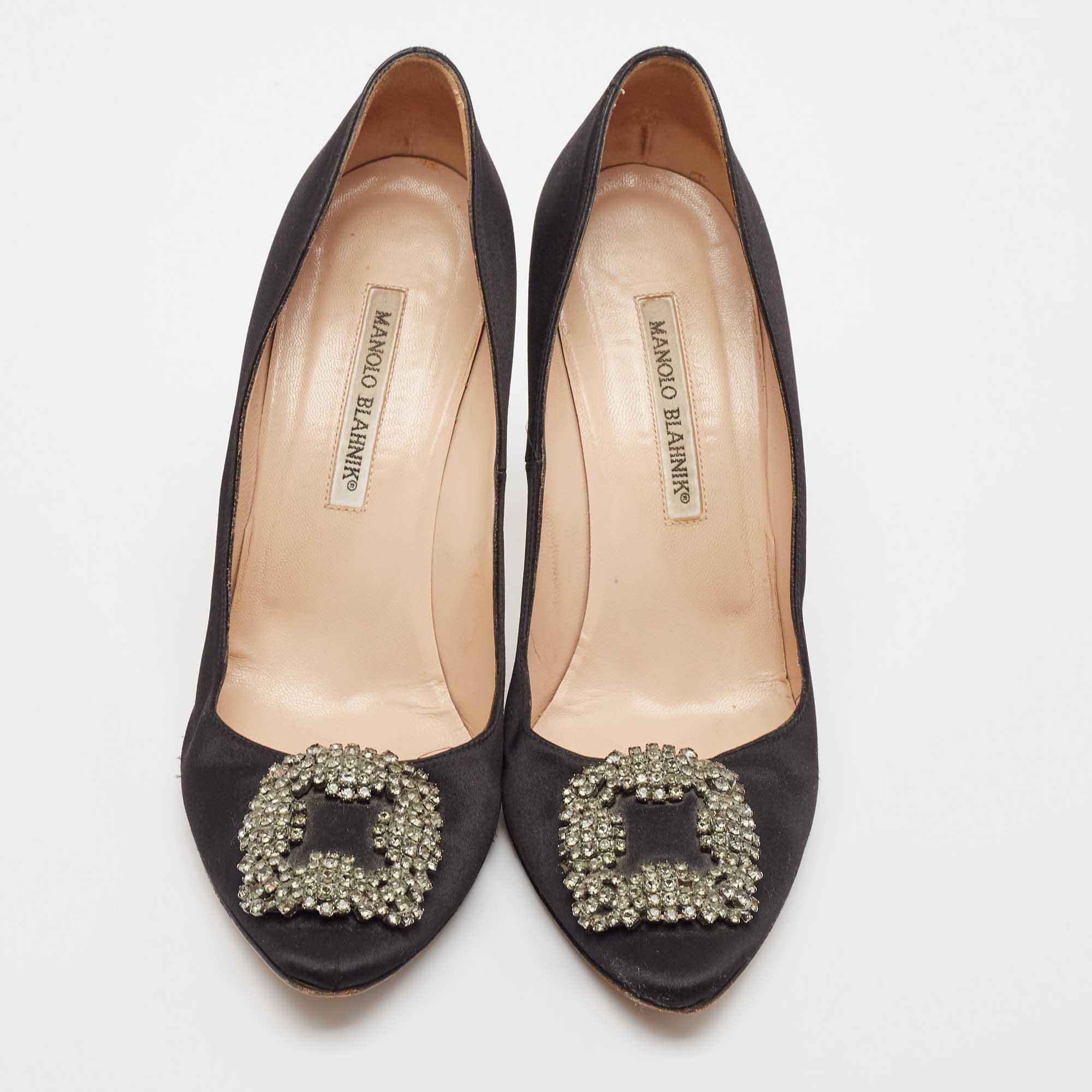 Manolo Blahnik Black Satin Hangisi Pumps Size 40 In Fair Condition In Dubai, Al Qouz 2