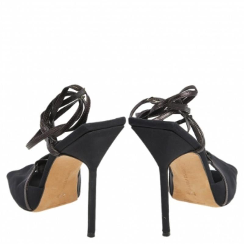 Manolo Blahnik Noir Satin & Leather Square Peep-Toe Ankle-Tie Sandals Size 38.5 en vente 1