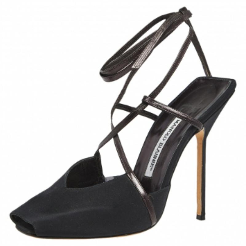 Manolo Blahnik Noir Satin & Leather Square Peep-Toe Ankle-Tie Sandals Size 38.5 en vente 4