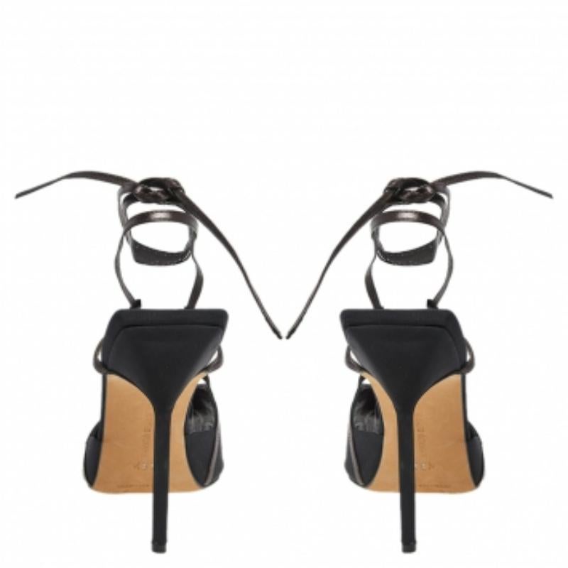 Manolo Blahnik Noir Satin & Leather Square Peep-Toe Ankle-Tie Sandals Size 38.5 en vente 5