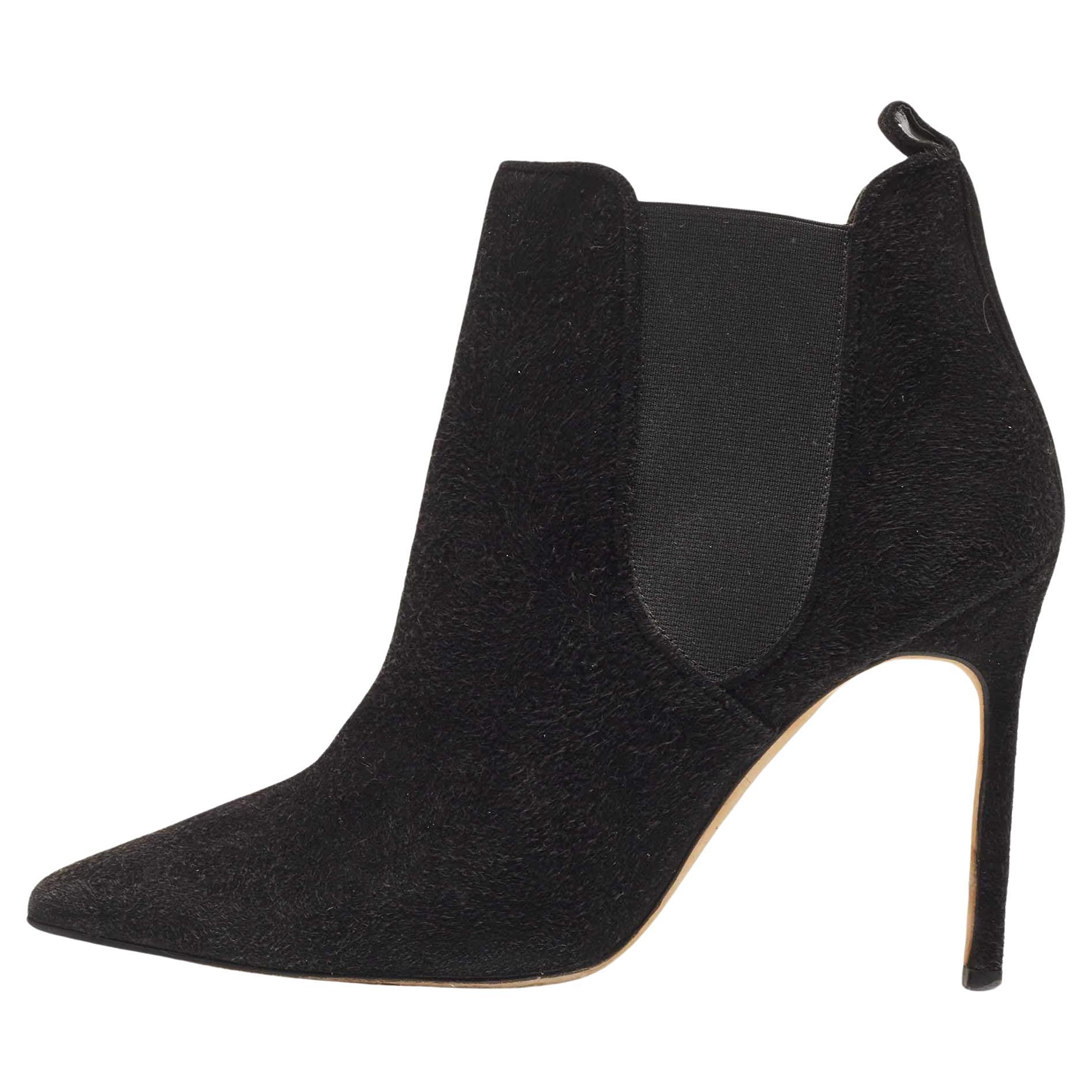 Manolo Blahnik Black Suede Baylow Ankle Boots Size 38.5 For Sale