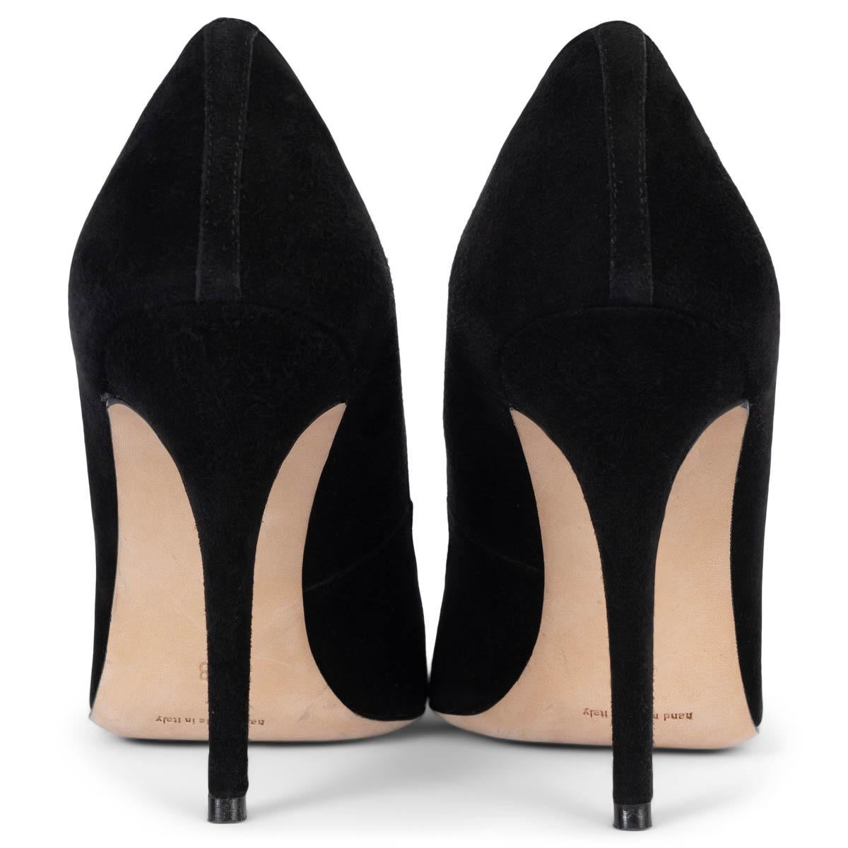 MANOLO BLAHNIK black suede CURVED HEEL Pumps Shoes 38 In Excellent Condition For Sale In Zürich, CH