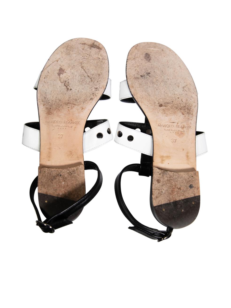 Manolo Blahnik Schwarz-Weiße Sandalen mit Kreisdetails in Schwarz & Weiß, Größe IT 37 Damen im Angebot