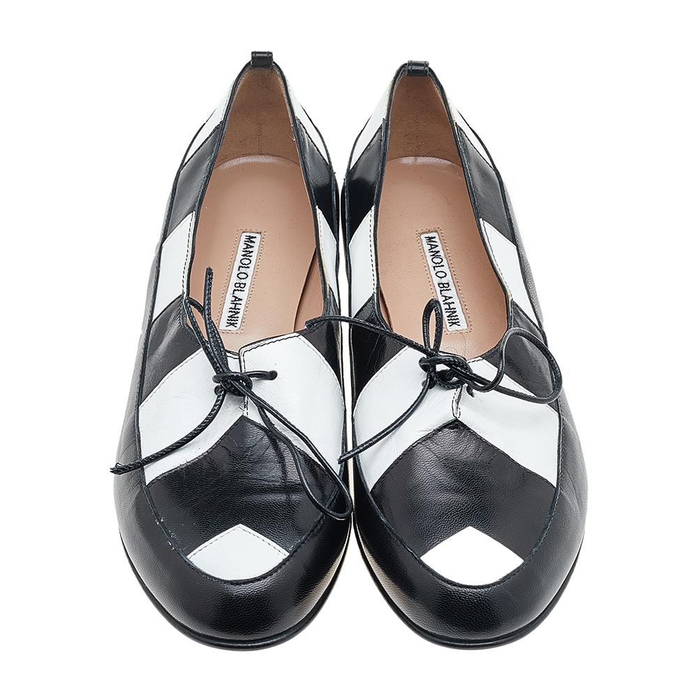 Crafted exquisitely from striped leather, these stunning Manola Blahnik loafers were built to lift your outfits and your spirits. Strings are laced perfectly at the front, flaunting two hues, while a beautifully sculpted toe box completes the pair.

