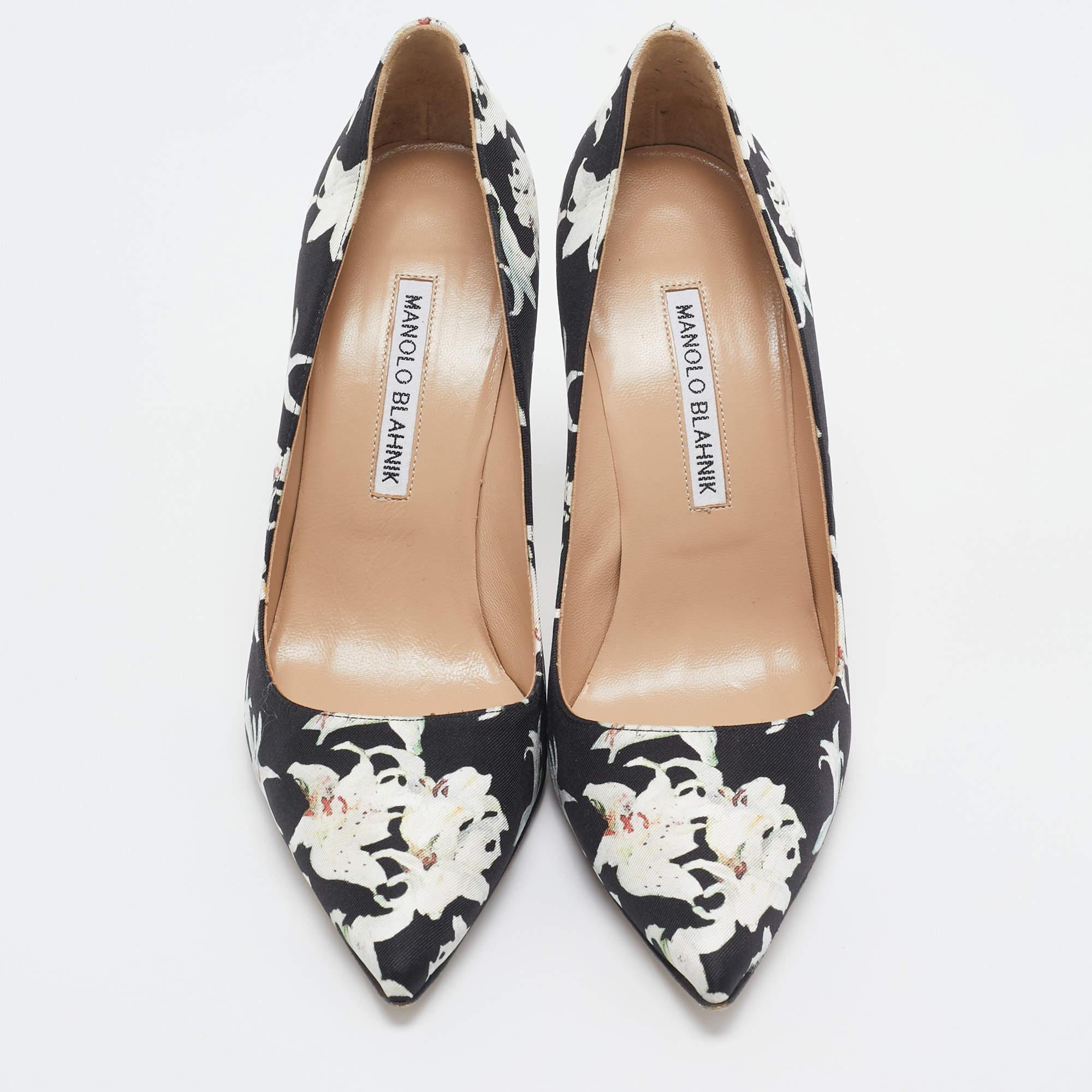 Nero Manolo Blahnik Black/White Printed Floral Fabric BB Pumps Taglia 37 in vendita