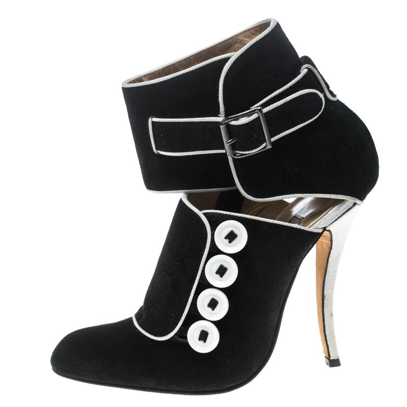 Manolo Blahnik Black/White Suede and Fabric Rapacina Button Booties Size 35.5 For Sale 2
