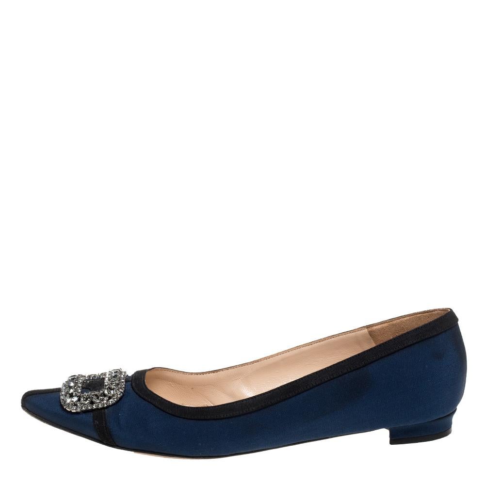 These lovely ballet flats are by Manolo Blahnik. Styled in blue fabric with crystal-embellished motifs on the toes, and comfortable insoles, these luxurious flats will never fail to lift your outfits. You can wear them with dresses and skirts for a