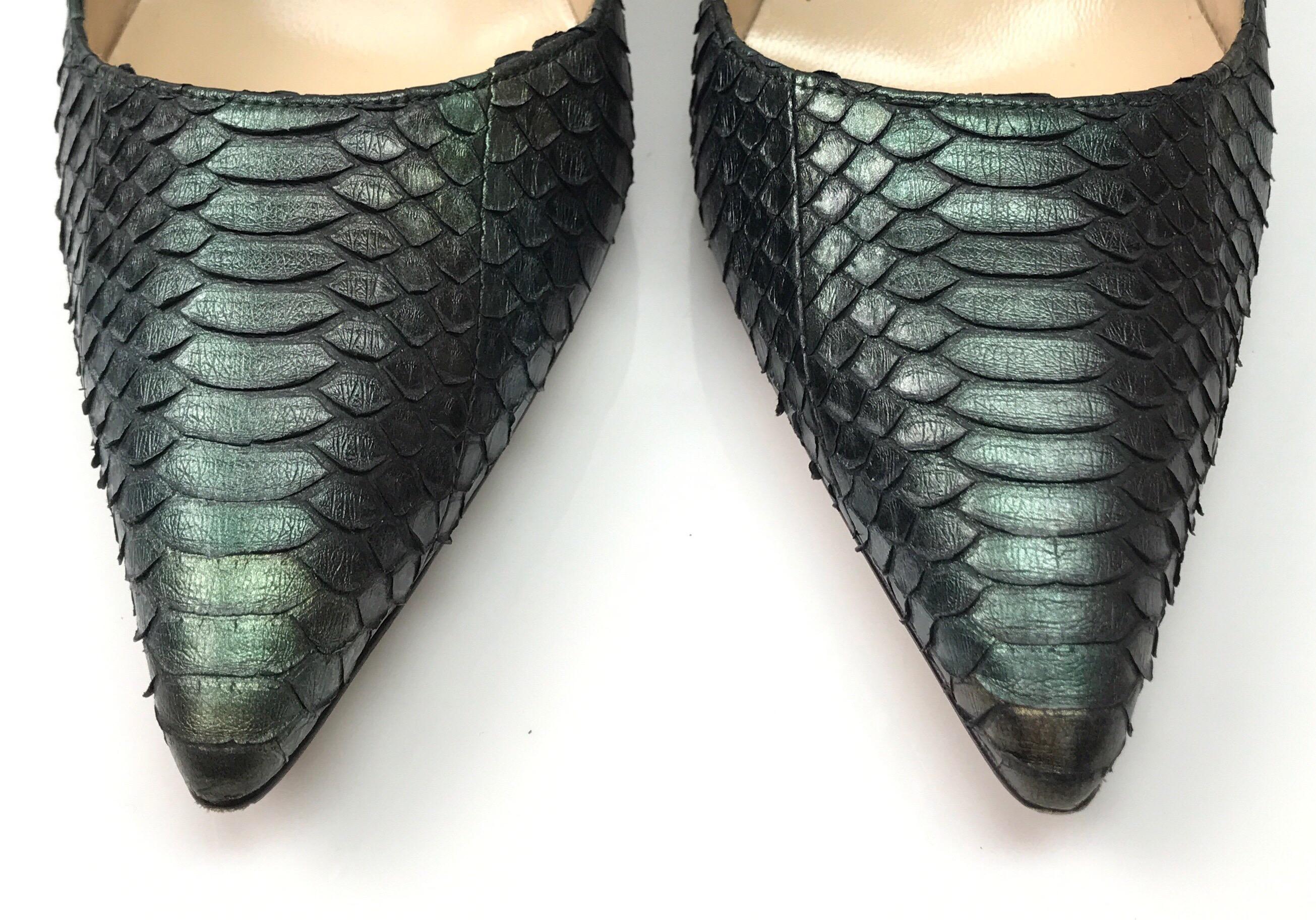 Manolo Blahnik - Escarpins en python bleu et vert, taille 38,5 Pour femmes en vente