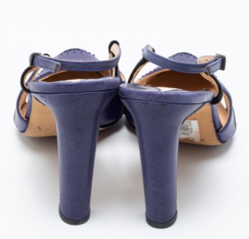 Manolo Blahnik Blue Leather & Suede Barrie Spectator Slingback Sandals Size 40 In Good Condition For Sale In Dubai, Al Qouz 2